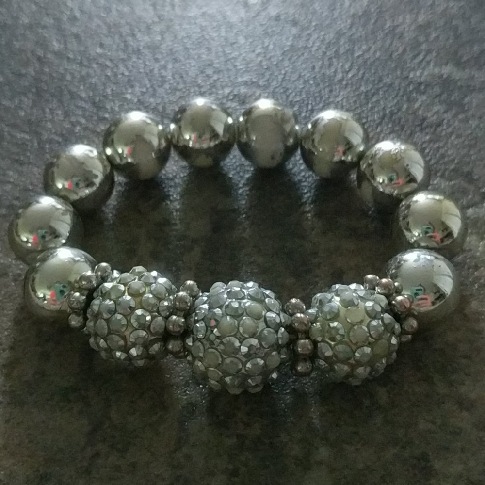 🌷🌷Bracelet-shows signs of wear see pictures - Picture 1 of 2